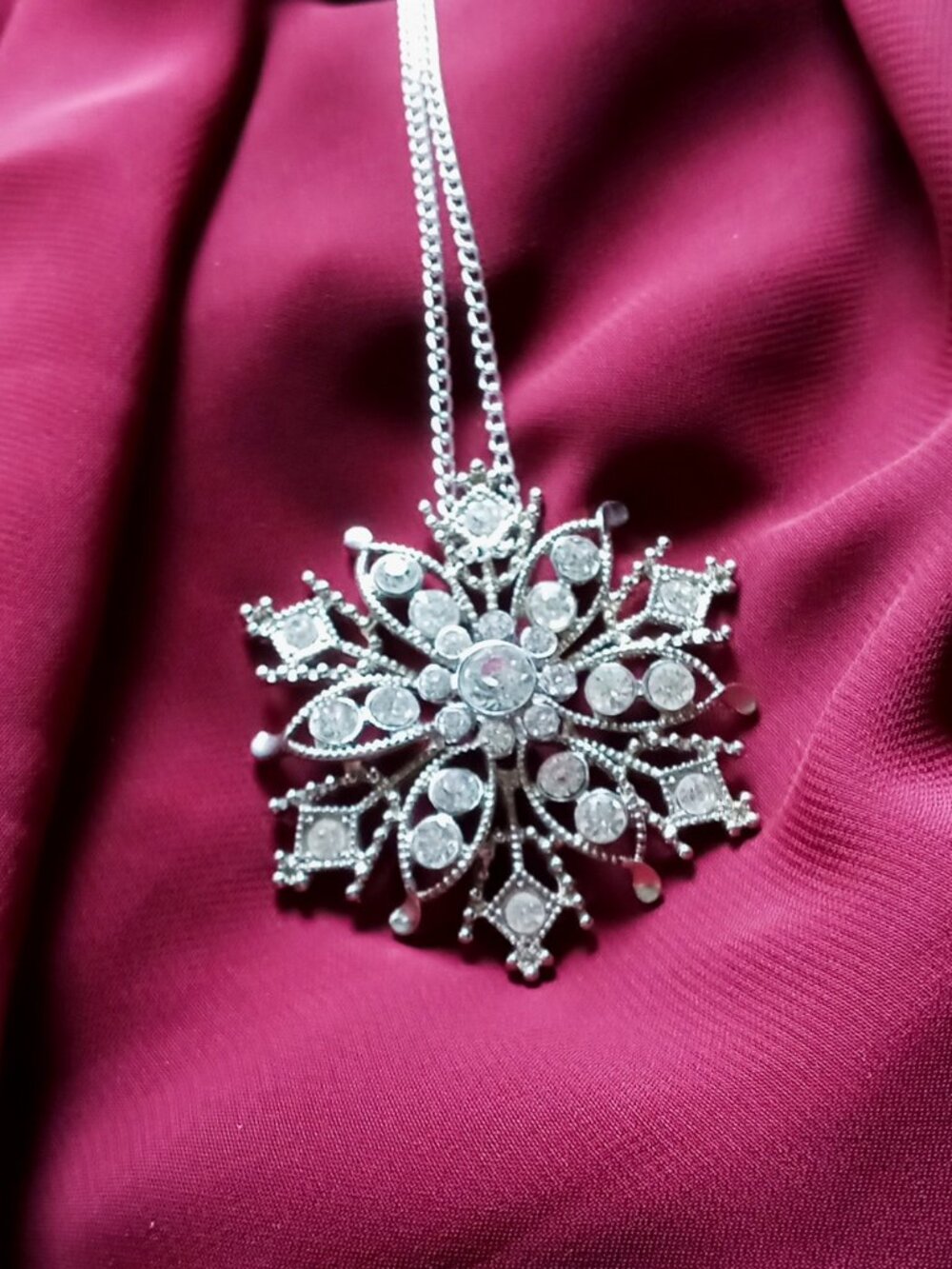 💎❄️Upcycled Icy Elegance: Statement Snowflake Crystal Pendant Necklace❄️💎 - Picture 6 of 16